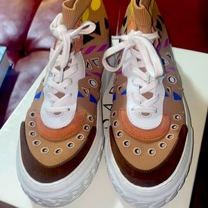 Casadei brown suede tip with geometric shapes!